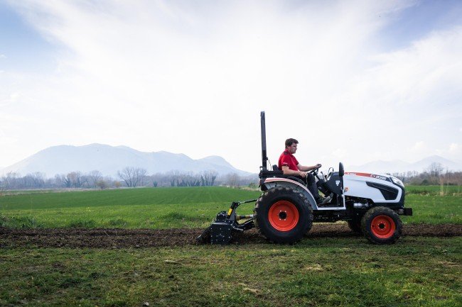 BOBCAT CT2035 TRACTOR MET LANDBOUWBANDEN