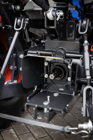 BOBCAT CT2035 TRACTOR MET LANDBOUWBANDEN